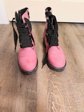 Like new - Pink ankle patent leather boots - waterproof, size 10, Bos and Co.